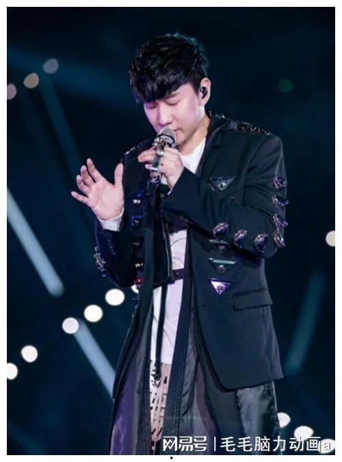 娱乐艺人背景强大,背景强大的艺人崛起之路